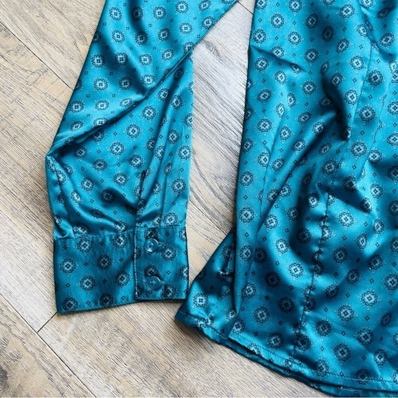 Croft & Barrow Green Printed Shiny Button Down Dress Shirt Top - Picture 7 of 10